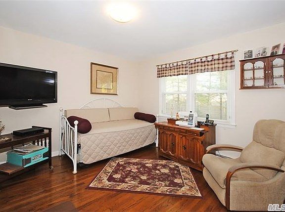 5th image of 47 Maplewood Dr