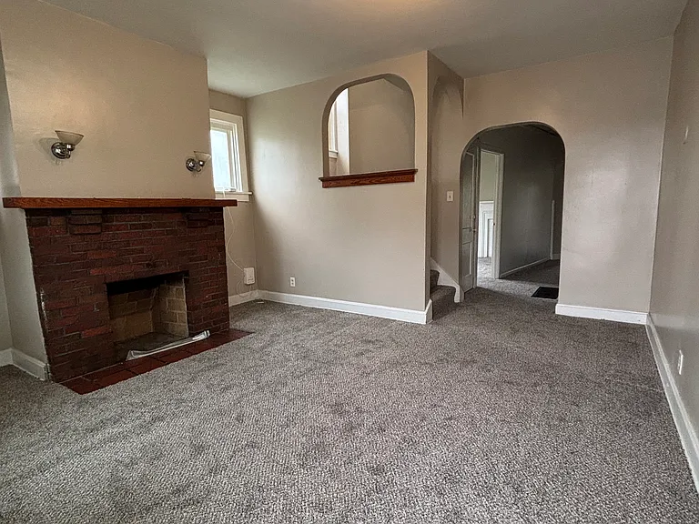 904 Park Ave — Photo 3