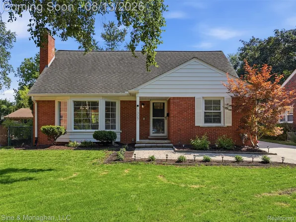 1327 Alicia Ct, Royal Oak, MI 48073