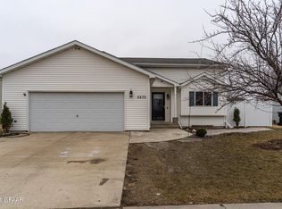5273 9th Ave N, Grand Forks, ND 58203