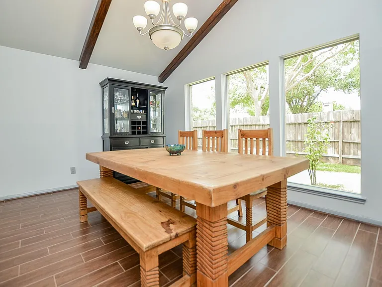 1702 Cherry Bend Dr — Photo 10