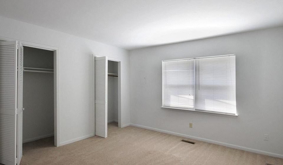 2nd image of 40 Tree Dr