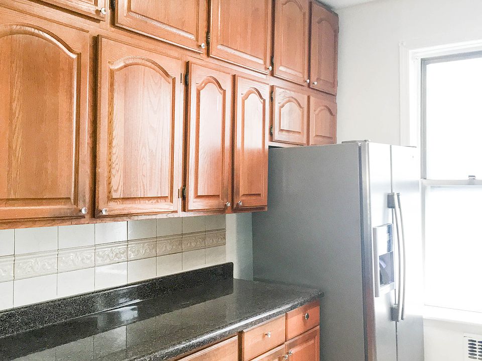 1st image of 570 Empire Blvd APT 2R