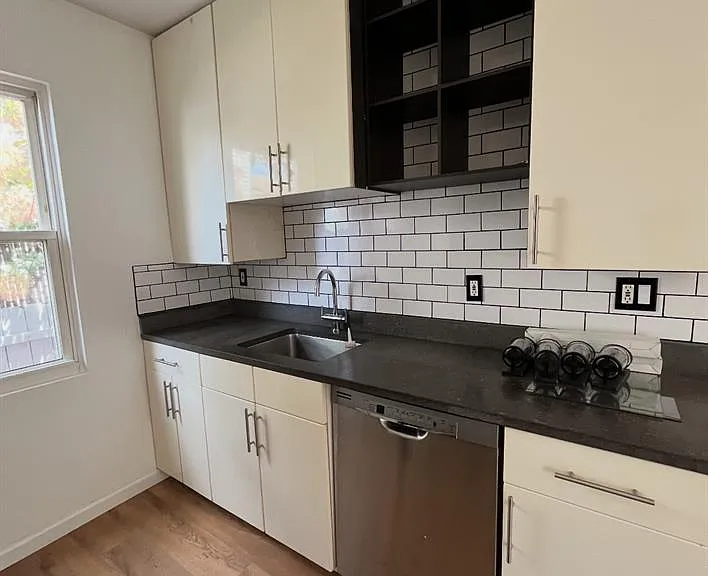 6 Alexander Pl — Photo 15