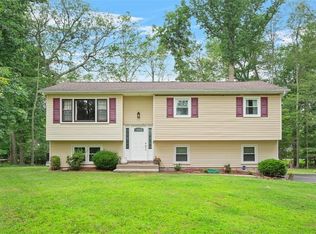 3 Stonehurst Ct, Pomona, NY 10970