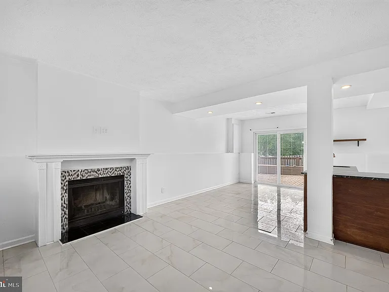 13296 Hollinger Ave — Photo 14