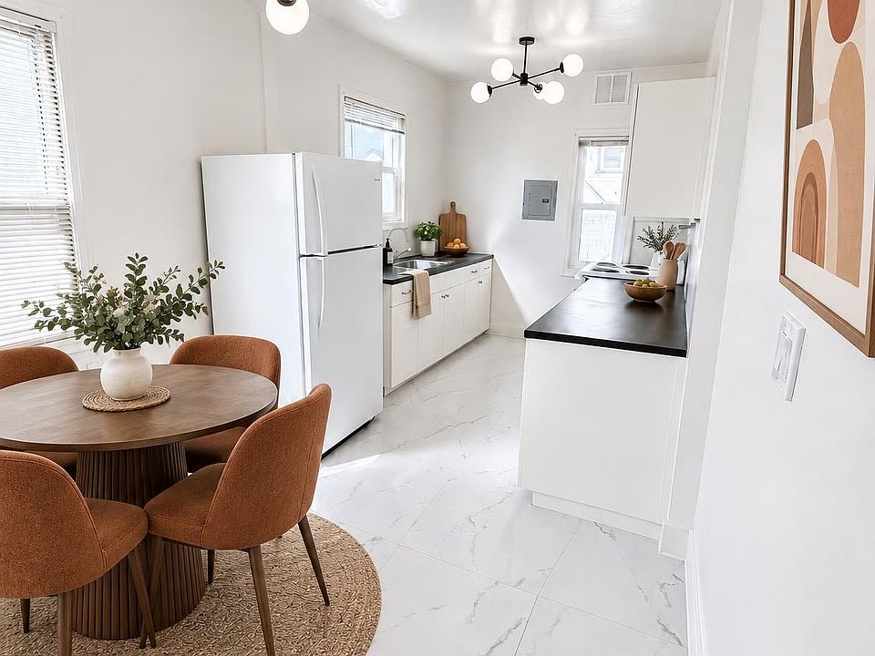 1st image of 2555 Virginia St #202A