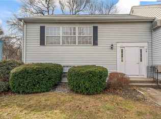 37 Founders Vlg, Clinton, CT 06413