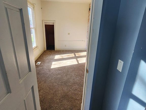 2nd image of 510 W 5th St