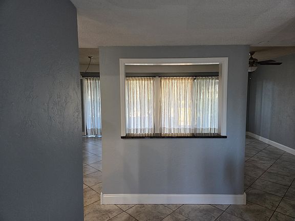 Wide entrance Hallway