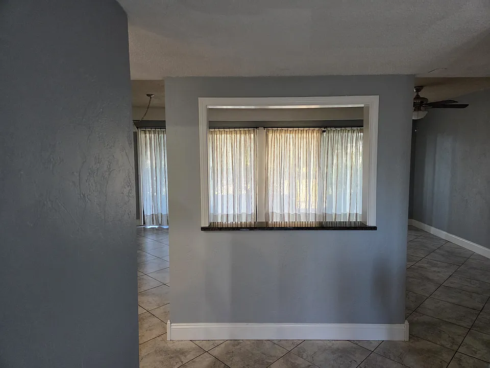 Wide entrance Hallway