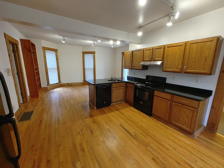 11 Thayer St #1 — Photo 5