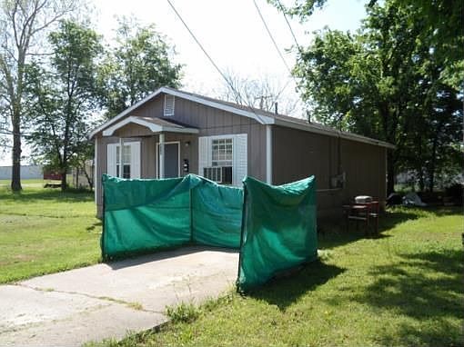 2nd image of 215 Lunsford St
