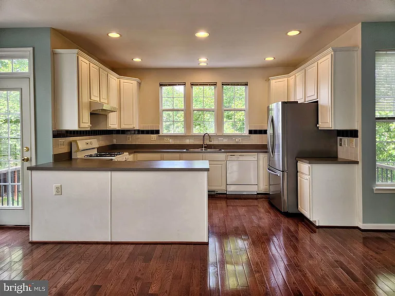 13906 Gothic Dr — Photo 14