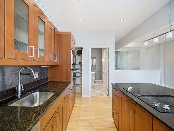 3rd image of 105 Sheridan St Unit 105