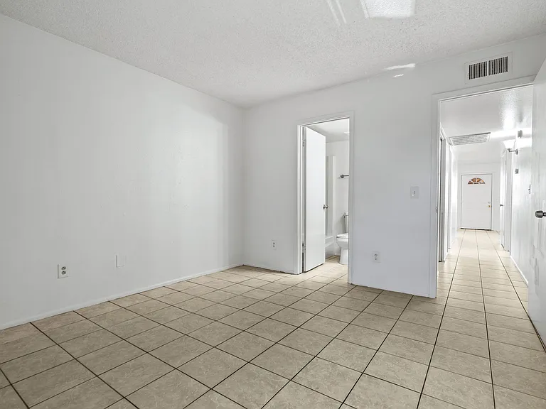 26-web-or-mls-2688 N 43rd Ave 29D--23_10012025