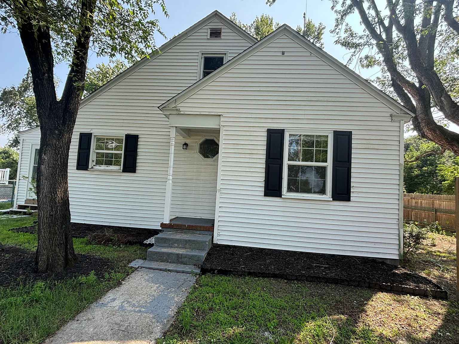 3 bed, 900 sqft, $1,700 — Photo 1