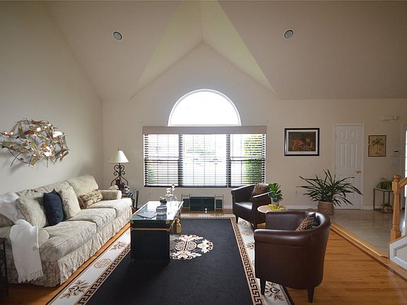 3rd image of 20 Fowler Ln
