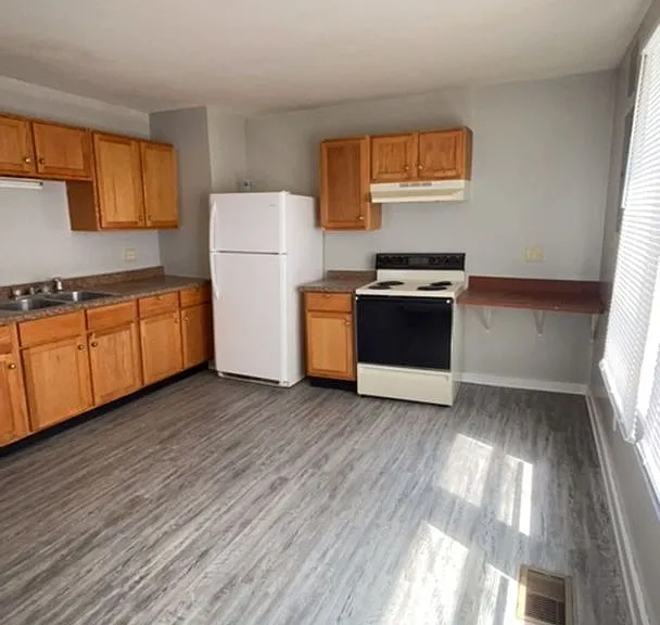 906 W. Main St — Photo 13