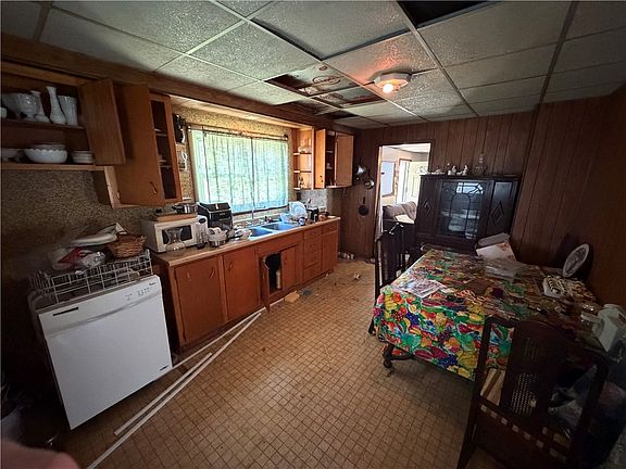5th image of 213 Gates Rd