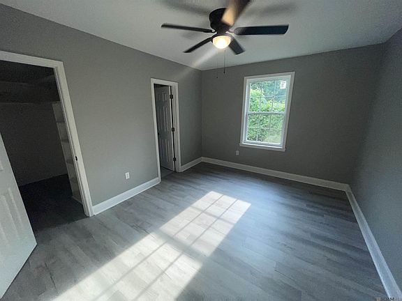 2nd image of 5520 Linden St