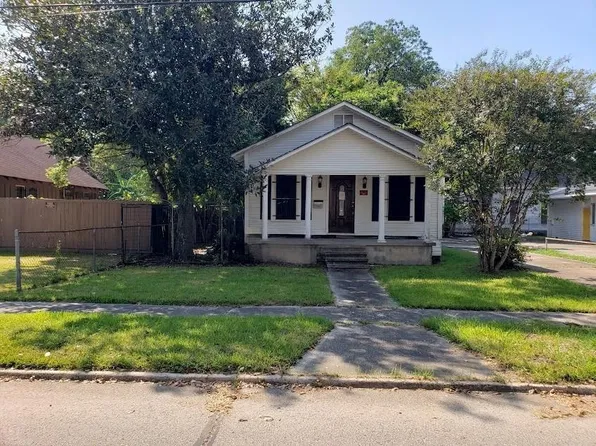 911 7th St, Orange, TX 77630