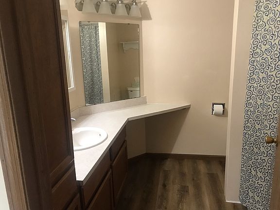 4th image of 485 8th Ave NE