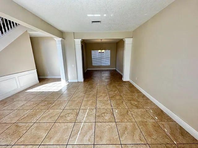 955 W Charing Cross Cir — Photo 4