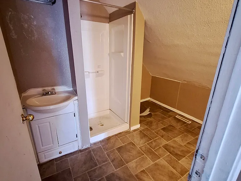 2423 S Niagara St #2 — Photo 8
