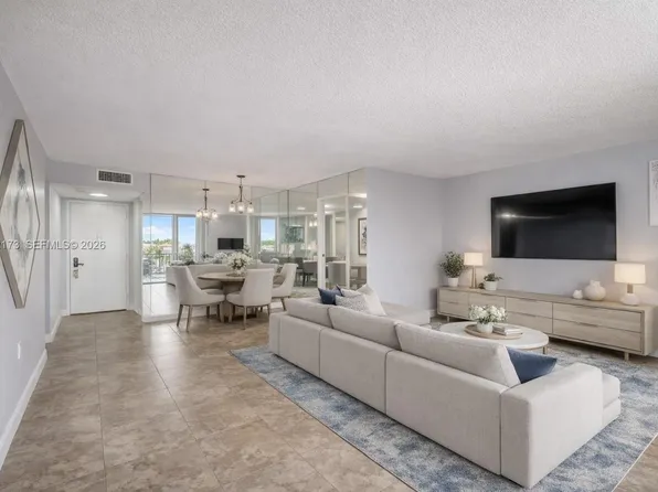 2750 NE 183rd St APT 304, Aventura, FL 33160