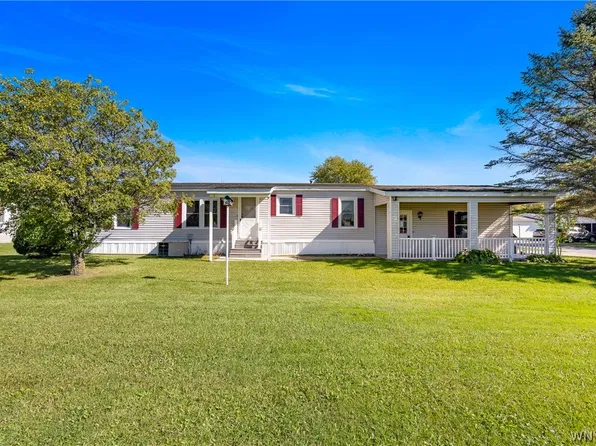 93 Golden Pond Est, Akron, NY 14001