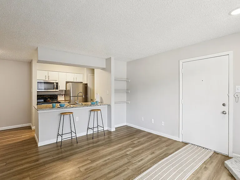 Claro Court Apartments — Photo 9
