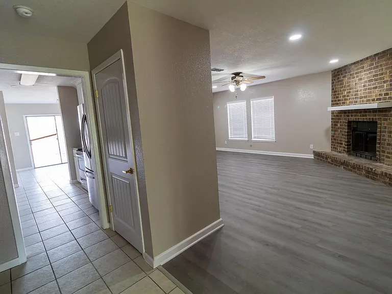 2245 Brighton Dr — Photo 2