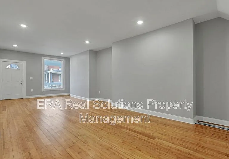 741 E Mound St — Photo 4