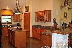 2nd image of 122 Pin Oak Trl