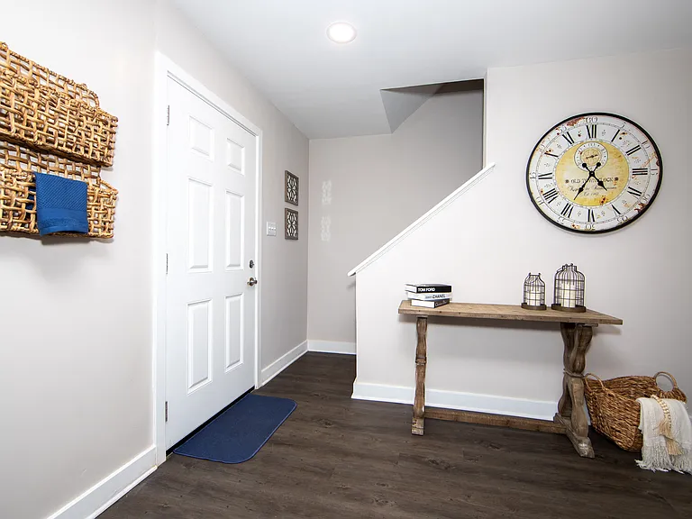 Crystal Lakes Apartments — Photo 9