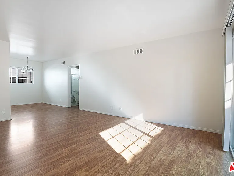 1937 S Bedford St #4 — Photo 3