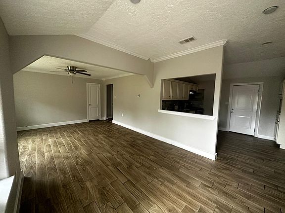 2nd image of 304 Truman St Unit B