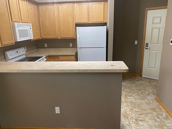 5th image of 150 Burnsville Pkwy E #109
