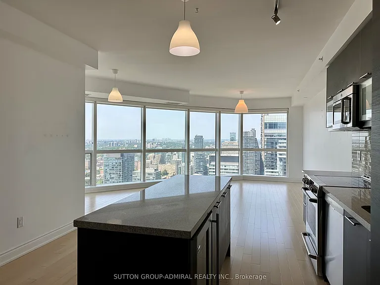 388 Yonge St #6016 — Photo 5