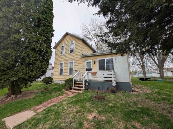 821 S Chippewa Ave, Freeport, IL 61032