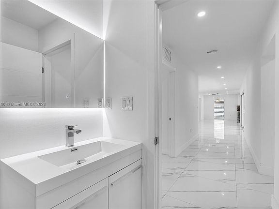 3rd image of 6015 SW 112th Ct