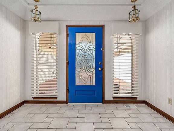 4th image of 6605 Parkwood Ln