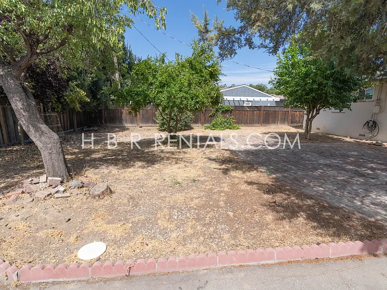 1261 N Tracy Blvd — Photo 18