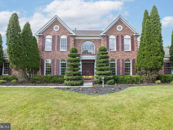 2062 Silverwood Dr, Newtown, PA 18940