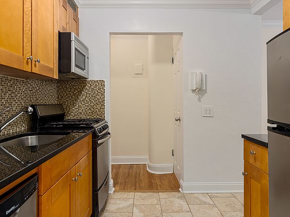 5th image of 70 Irving Pl APT 3D