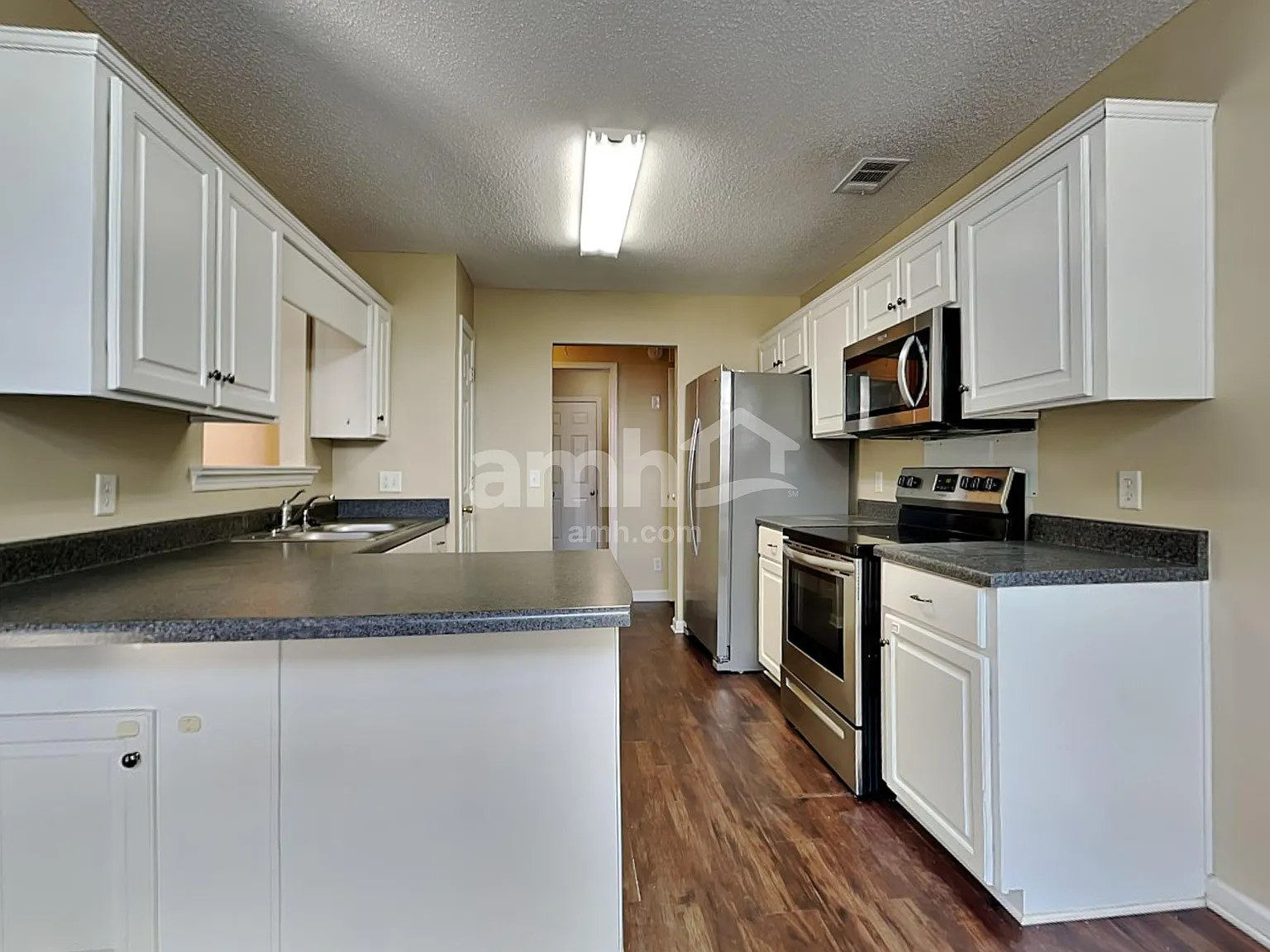 3 bed, 2.0 bath, 1553 sqft, $2,185 — Photo 3