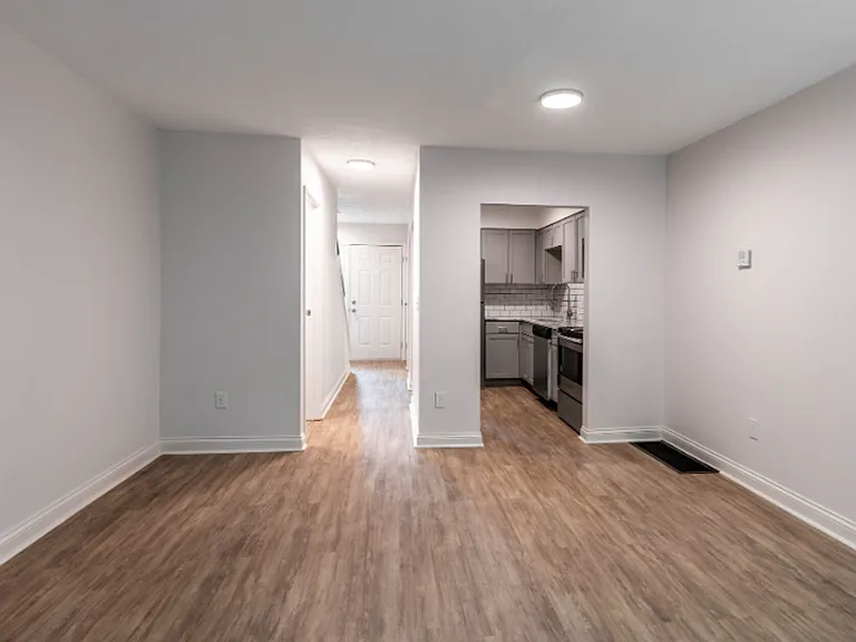 Rocky Creek Townhouse Apartments — Photo 6