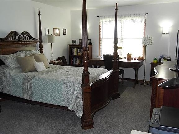 5th image of 814 Woodfield Ct Unit B