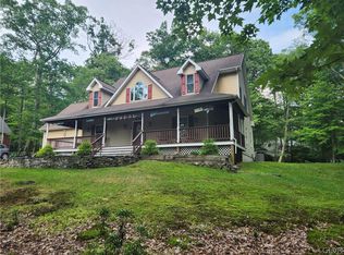 106 Locust Ln, Greentown, PA 18426